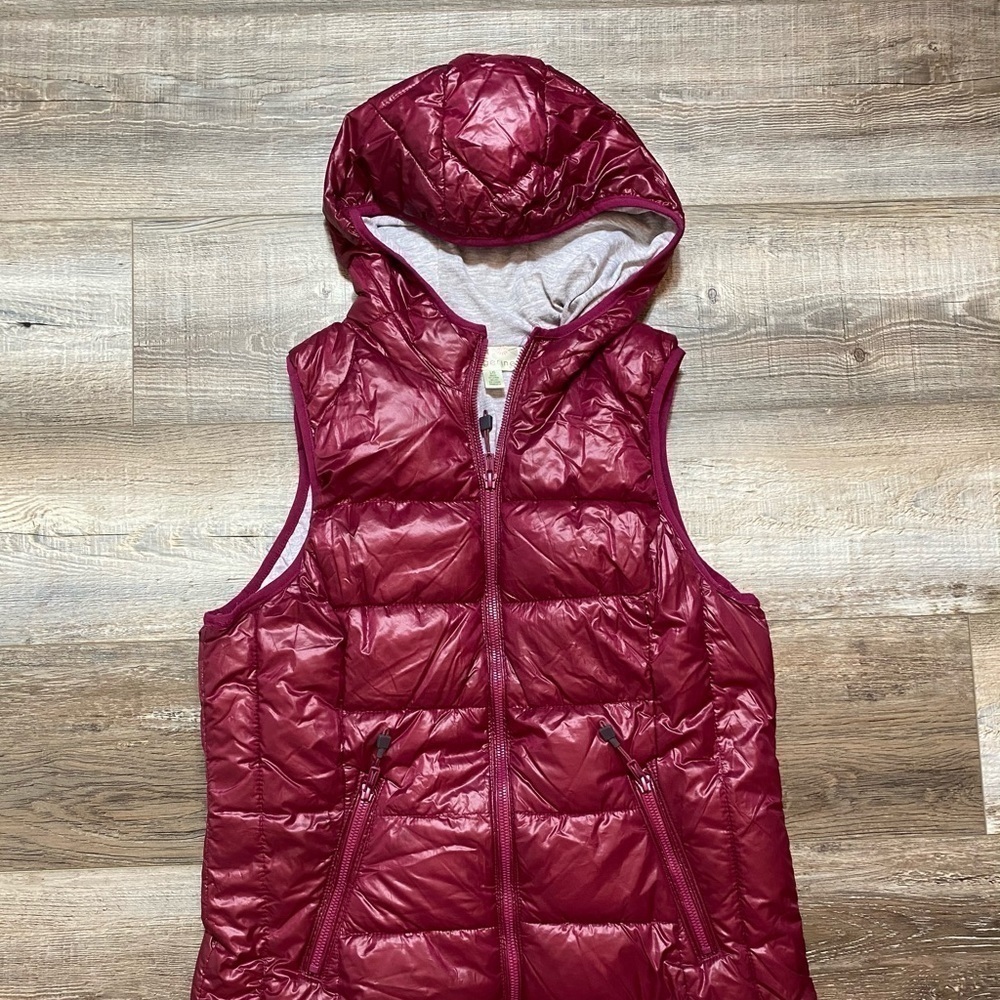 Tangerine large magenta hooded puffer vest snow